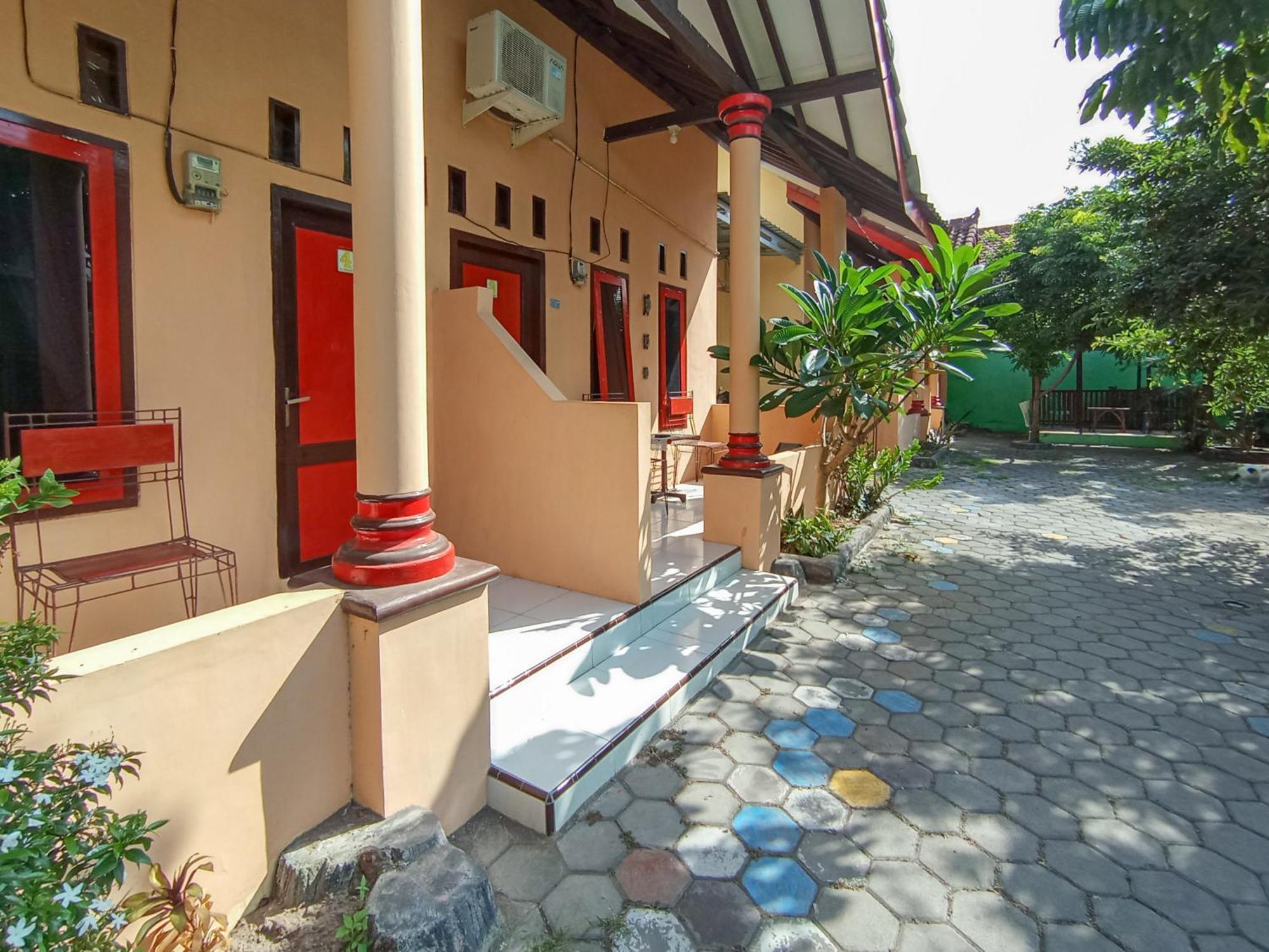 Reddoorz At El Shaday Homestay Banyuwangi Banyuwangi  Exterior foto